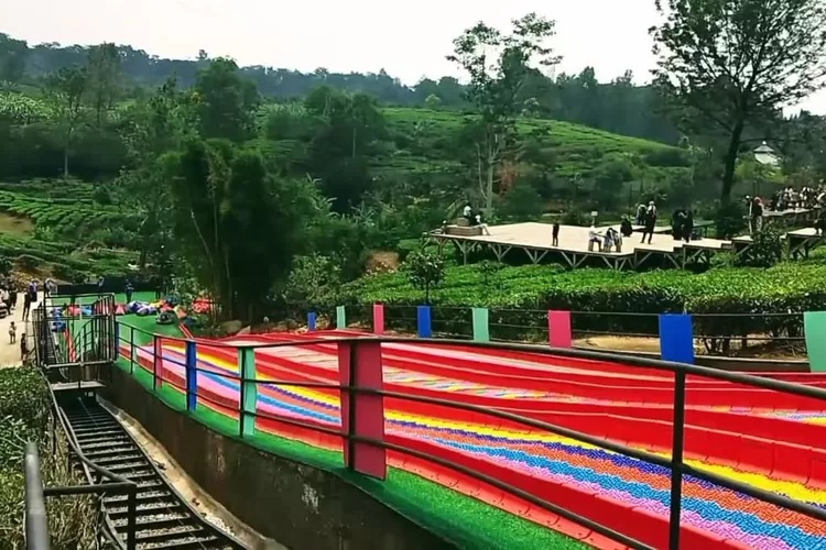 Rainbow Slide Agrowisata Gunung Mas