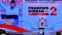 Prabowo Subianto menyampaikan orasi politiknya pada acara deklarasi Gempita mendukung pasangan Prabowo-Gibran di Bandung, Jawa Barat, Rabu (27/12/2023) (Genta Tenri Mawangi)