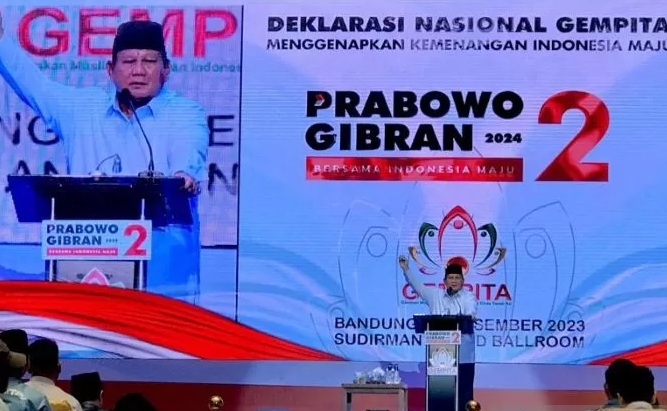 Prabowo Subianto menyampaikan orasi politiknya pada acara deklarasi Gempita mendukung pasangan Prabowo-Gibran di Bandung, Jawa Barat, Rabu (27/12/2023) (Genta Tenri Mawangi)