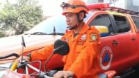 Personel Satgas Penanggulangan BPBD Kota Sukabumi yang bersiaga untuk dimobilisasi untuk membantu penanganan bencana di Kota Sukabumi, Jabar.
