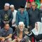 Kiai Abuya Muhtadi (tengah) memberikan keterangan pers terkait dukungan kepada Ganjar-Mahfud di Kantor TPN Ganjar-Mahfud, Jakarta, Minggu (3/12/2023). (Muhammad Ramdan)