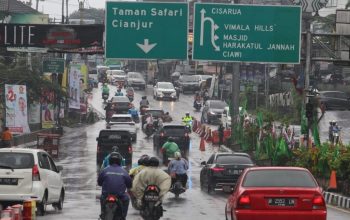 Suasana terkini Simpang Godog Ciawi arah Puncak. Lalu lintas lancar tidak ada kemacetan usai hujan. Saat ini dua arah diberlakukan. Foto: Sofyansyah/Radar Bogor