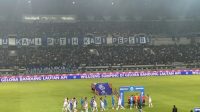 Situasi pertandingan Persib Bandung kontra PSM Makassar dalam lanjutan Liga 1 2023/2024 di Stadion Gelora Bandung Lautan Api (GBLA), Bandung, Senin (4/12/2023). (Rubby Jovan)