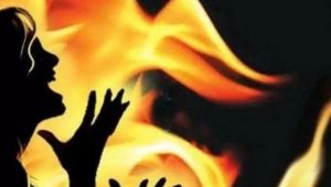 Cemburu, Suami Bakar Istrinya Hidup-hidup