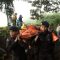 Tim gabungan mengangkat jenazah korban erupsi Gunung Marapi di Nagari Batu Plano, Kabupaten Agam, Sumatera Barat, Selasa (5/12/2023). Data SAR Padang menyatakan sebanyak delapan jenazah pendaki berhasil dievakuasi dan dibawa ke Rumah Sakit Dr Achmad Mochtar di Bukittinggi untuk diidentifikasi. (Muhammad Arif Pribadi)