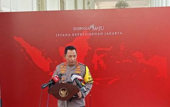 Kapolri Jenderal (Pol) Listyo Sigit Prabowo memberikan keterangan kepada wartawan di Istana Kepresidenan Jakarta, Senin (11/12/2023). (Rangga Pandu Asmara Jingga)