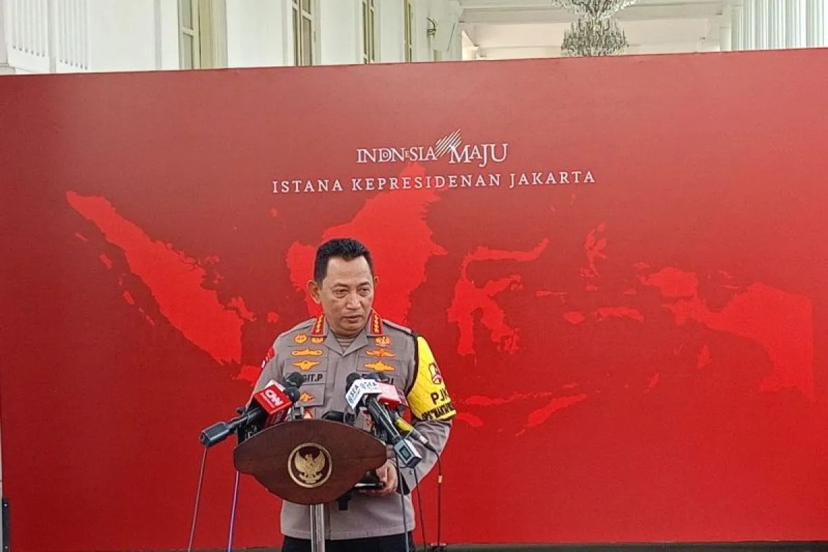 Kapolri Jenderal (Pol) Listyo Sigit Prabowo memberikan keterangan kepada wartawan di Istana Kepresidenan Jakarta, Senin (11/12/2023). (Rangga Pandu Asmara Jingga)