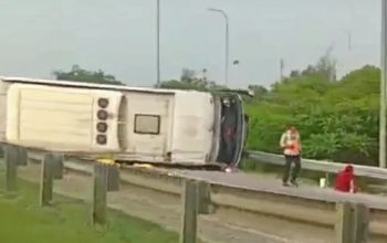 Kecelakaan bus Handoyo di exit tol Cikopo. (ist)