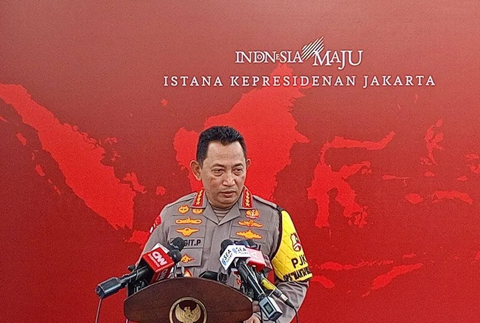 Kapolri Jenderal (Pol) Listyo Sigit Prabowo memberikan keterangan kepada wartawan di Istana Kepresidenan Jakarta, Senin (11/12/2023).