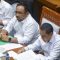 Menteri Agama Yaqut Cholil Qoumas (kiri) didampingi Saiful Rahmat Dasuki (kanan) mengikuti rapat kerja bersama Komisi VIII DPR di Kompleks Parlemen, Senayan, Jakarta, Senin (13/11/2023). (Galih Pradipta)