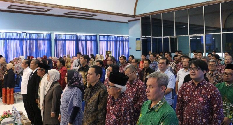 KHIDMAT: Suasana pelantikan Warek I,II,III, kepala biro dan kepala bagian masa jabatan 2023-2027 di Auditorium UMMI,pada Rabu (13/12/2023). (ist)
