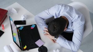 6 Cara Mudah Melepas Stres Setelah Bekerja, Mandi Air Panas