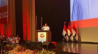 Calon presiden nomor urut 2 Prabowo Subianto menyampaikan sambutan usai menerima deklarasi dukungan Relawan Pedagang Indonesia Maju (RAPIM) di Djakarta Theater, Jakarta, Jumat (8/12/2023). (Fath Putra Mulya)