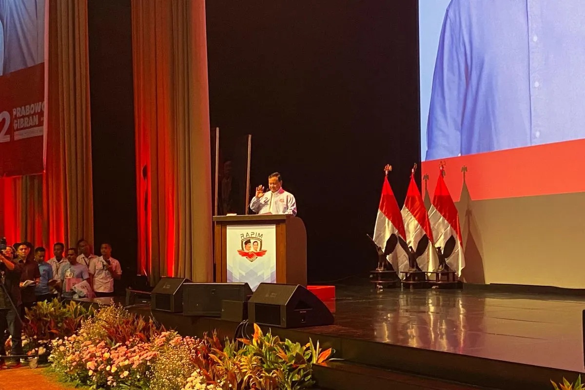 Calon presiden nomor urut 2 Prabowo Subianto menyampaikan sambutan usai menerima deklarasi dukungan Relawan Pedagang Indonesia Maju (RAPIM) di Djakarta Theater, Jakarta, Jumat (8/12/2023). (Fath Putra Mulya)