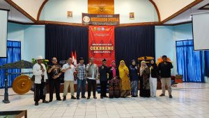 Mahasiswa Sastra Inggris UMMI bersama Disbudpora Kabupaten Sukabumi Semarakkan Apresiasi Seni Lingkung Sunda “Gekbreng”