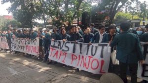 Mahasiswa ITB Tuntut Penghapusan Skema Pembayaran UKT Berbasis Pinjol