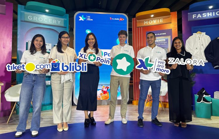 XL POIN: (ki-ka) Head Consumer Proposition XL Axiata, Sri Sofyana Sugiarmadji, VP Partnership Blibli, Florence Ariani, Group Head Mass Segment XL Axiata, Lyra Filiola, Direktur & Chief Commercial Officer - Commerce XL Axiata, David Arcelus Oses, Group Head Corporate Communication XL Axiata, Reza Mirza, dan Partnership Manager Zalora, Claudia Rosalia dalam acara peluncuran program XL Poin di Jakarta, Rabu (24/1).