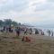 RAMAI : Sejumlah Wisatawan saat padati objek wisata pantai Palabuhanratu