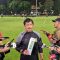 Pelatih tim nasional Indonesia U-20 Indra Sjafri menjawab pertanyaan para pewarta sebelum memimpin latihan tim di Lapangan Latihan A, Komplek Gelora Bung Karno, Jakarta, Senin (29/1/2024). (Rauf Adipati)