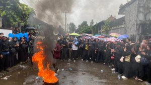 Ribuan Guru Honorer Sukabumi Demo ke BKPSDM,  Usulkan 5.000 Orang Diangkat PPPK