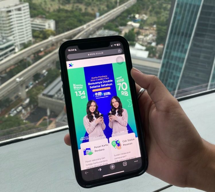 LEBIH GAMPANG: XL Axiata menghadirkan layanan penjualan online “XL Store”. Dengan adanya layanan ini maka pelanggan dapat membeli Kartu Perdana XL tidak pakai ribet lagi, apalagi ongkirnya flat se-Indonesia. (Ist)