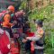 Polres Bogor evakuasi warga yang tersesat di Gunung Pangrango, Kabupaten, Jawa Barat. Senin (29/1/2024). Para peziarah tersebut tersesat sejak Minggu (28/1). Foto : Polres Bogor