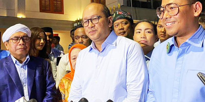 Ketua Tim Kampanye Nasional (TKN) Prabowo-Gibran, Rosan Roeslani, di kediaman Jalan Kertanegara, Jaksel.