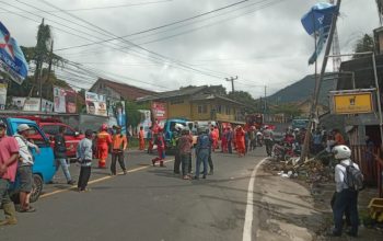 Evakuasi kendaraan yang terlibat tabrakan beruntun di Jalan Raya Puncak, Kabupaten Bogor masih dilakukan hingga Selasa (23/1/2024) siang pukul 14.38 WIB.