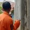 Kondisi rumah warga di Loji Simpenan Sukabumi ambruk bagian dindingnya.(FOTO : UNTUKRADARSUKABUMI)