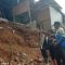 RUSAK : P2BK saat meninjau lokasi rumah rusak di wilayah Kecamatan Kabandungan, akibat gempa M 5,9 Banten.(foto : ist)