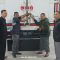 MENERIMA : Ketua KPU Kabupaten Sukabumi Priode 2023-2028 Kasmin Belle Saat menerima logistik surat suara pemilu 2024. (Foto: ist)