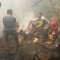 HANGUS : Suasana bangunan gudang tempat penyimpanan rongsokan di Kampung Cilengka, Desa Pasirbaru, Kecamatan Cisolok, Kabupaten Sukabumi terbakar.(Foto :ist)