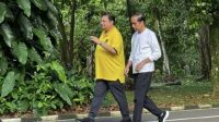 Presiden Joko Widodo saat berolahraga bersama dengan Ketua Umum Partai Golkar Airlangga Hartarto di Kebun Raya Bogor, Jawa Barat, Sabtu (6/1/2024) (Istana Kepresidenan)