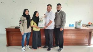 Warga Kelurahan Subangjaya Sukabumi Terima Bantuan Pangan