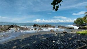 Menikmati Keindahan Alam Pantai Cipunaga Sukabumi, Simak Lokasinya