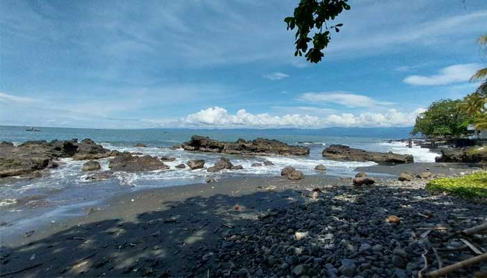 Pantai-Cipunaga-Sukabumi