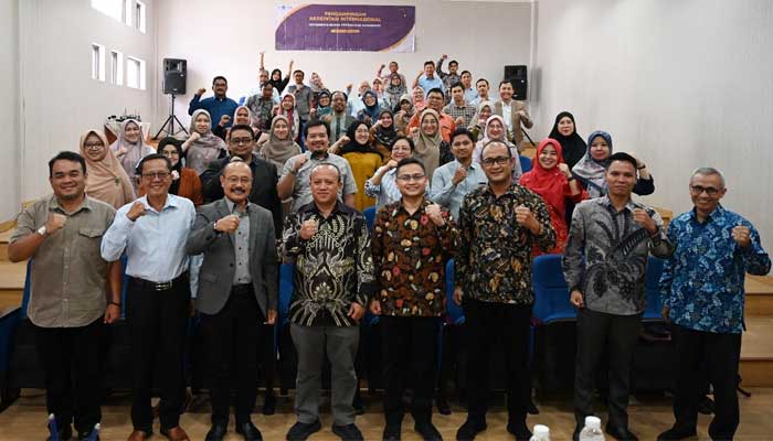 Rektor UNP Kurniawan