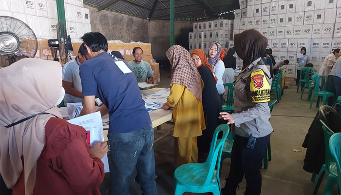 Satgas Operasi Mantap Brata Sukabumi Pelototi Pelipatan Surat Suara