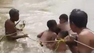 Perjuangan Pelajar Pelosok Sukabumi Menuntut Ilmu, Menangtang Maut Sebrangi Sungai 