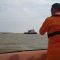 Tim Pos SAR saat melakukan pencarian korban hilang di perairan laut Samudera Hindia. (foto : Ilustrasi/Jawapos)
