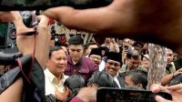 Diisukan Sakit, Prabowo Jawab Dengan Pose Silat