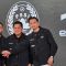 Pendiri jenama Erspo Muhammad Sadad (kiri) dan Ketua Umum PSSI Erick Thohir (tengah) berfoto bersama setelah pengumuman peluncuran jenama Erspo sekaligus kerja sama dengan PSSI di Jakarta, Senin (22/1/2024). (Rauf Adipati)