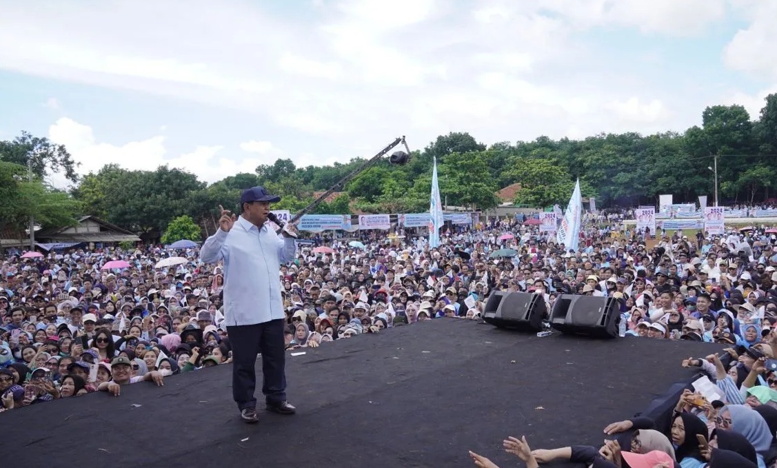 Calon Presiden RI Prabowo Subianto melakukan kampanye di Desa Rawalele, Kecamatan Dawuan, Kabupaten Subang, Jawa Barat, Sabtu (27/1/2024).