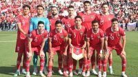 Pesepak bola Timnas Indonesia berfoto bersama sebelum melawan Timnas Austalia pada babak 16 besar Piala Asia 2023 di Stadion Jassim Bin Hamad, Doha, Qatar, Minggu (28/1/2024). (Yusran Uccang)