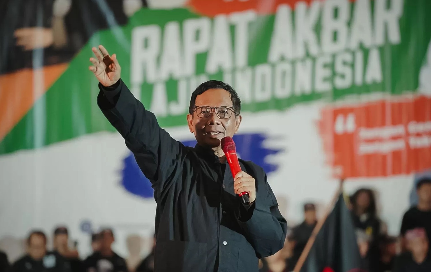 Cawapres nomor urut 3 Mahfud MD menghadiri Rapat Akbar Laju Indonesia #GAMA2024 di Mustikasari Convention Hall, Mustikajaya Bekasi Timur, Sabtu (9/12/2023). (Foto: TPN Ganjar-Mahfud)