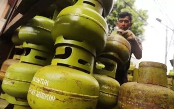 LPG 3 kg. Kementerian Energi dan Sumber Daya Mineral (ESDM) mengumumkan pembelian LPG Tabung 3 Kg hanya dapat dilakukan oleh pengguna LPG yang sudah terdaftar. (Dery Ridwansah/JawaPos.com)