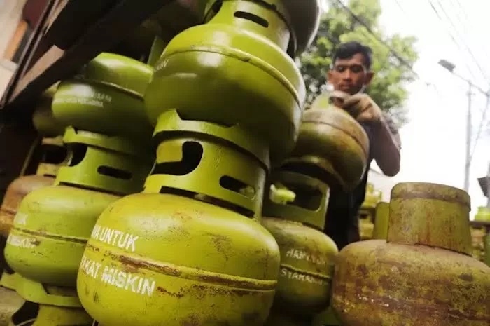 LPG 3 kg. Kementerian Energi dan Sumber Daya Mineral (ESDM) mengumumkan pembelian LPG Tabung 3 Kg hanya dapat dilakukan oleh pengguna LPG yang sudah terdaftar. (Dery Ridwansah/JawaPos.com)