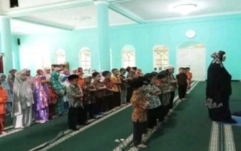 Membiasakan Sholat Pada Anak Usia Dini