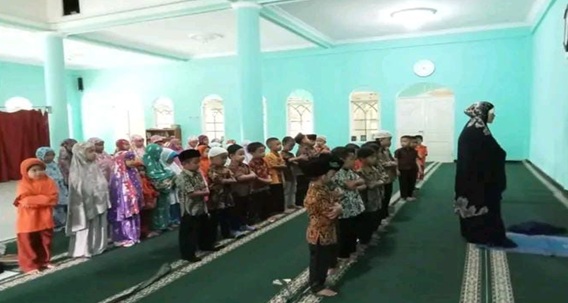 Membiasakan Sholat Pada Anak Usia Dini