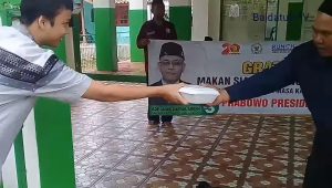 Cerita Warga Nagrak Terima Makan Siang dan Susu Gratis